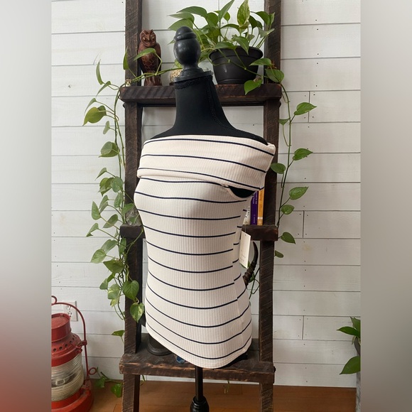 A New Day: Cream White and Black Off Shoulder Blouse - Picture 4 of 17